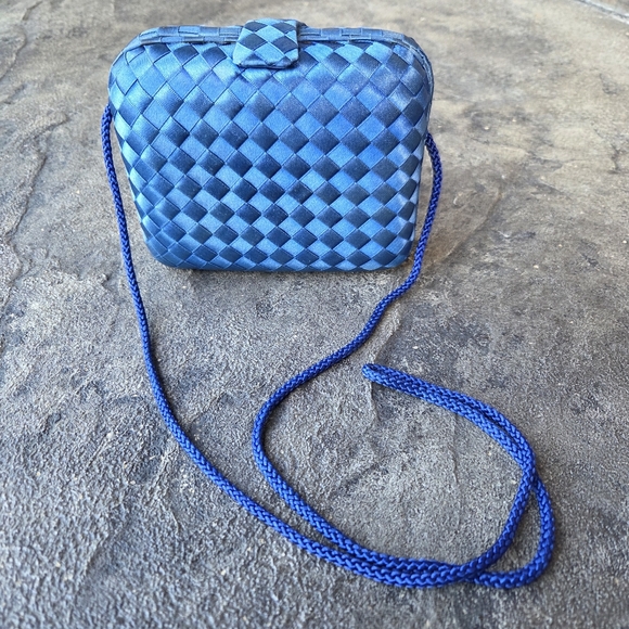 Vintage La Regale Blue Satin Woven Clutch with Strap Gold Hardware Magnetic Snap - Picture 2 of 15